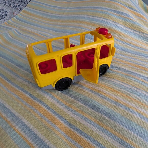 PRICE DROP!  Fisher Price Little People Bus, Car and People - Picture 5 of 10